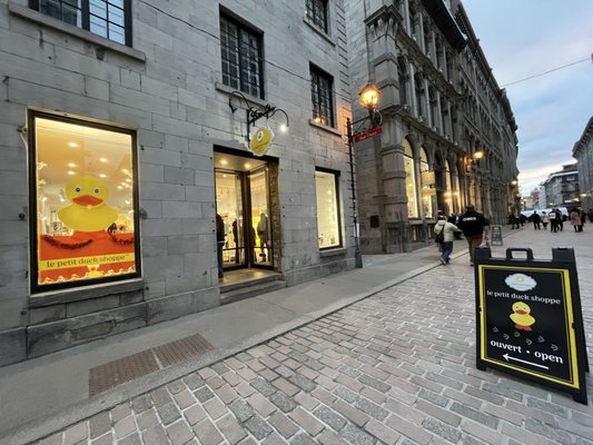 Rue St-Paul Ouest by null