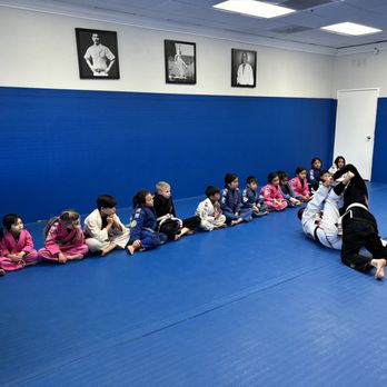Ease Jiu Jitsu - Professor James teaching the kids class - Brazilian Jiu-jitsu Near Me - Anaheim, California Ease Jiu Jitsu - Professor James teaching the kids class - Brazilian Jiu-jitsu Near Me - Anaheim, California