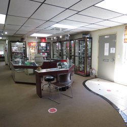 Saul Mendelsohn Optometrist - Frame cabinets