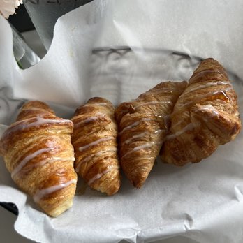 La Belle Vie Kitchen - Croissant basket - French Near Me - Suwanee, Georgia La Belle Vie Kitchen - Croissant basket - French Near Me - Suwanee, Georgia