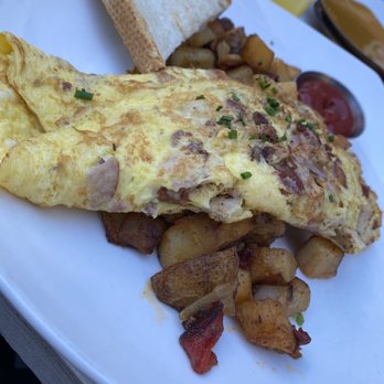 Barley Mac - Cordon Bleu Omelette - Bars Near Me - Arlington, Virginia Barley Mac - Cordon Bleu Omelette - Bars Near Me - Arlington, Virginia
