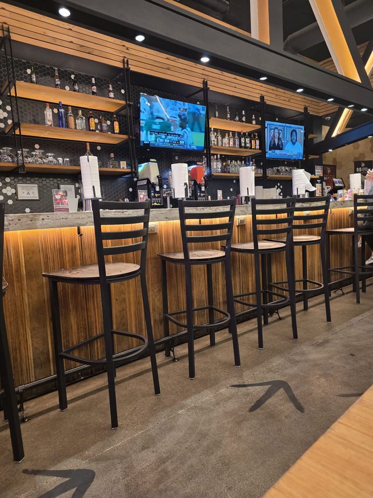 Big Chicken - Photo 2