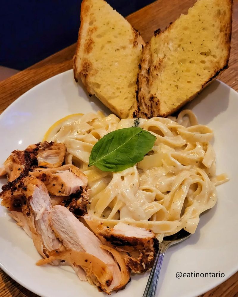 Famoso Neapolitan Pizzeria - Photo 2