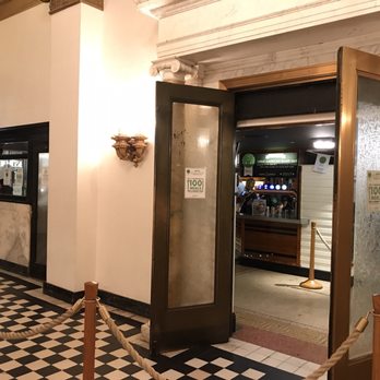 Shake Shack Chicago Athletic Association - Entrance - Fast Food Near Me - Chicago, Illinois Shake Shack Chicago Athletic Association - Entrance - Fast Food Near Me - Chicago, Illinois