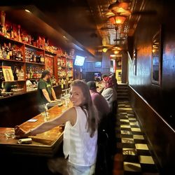Drake's Tavern - Bar