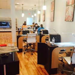 Eden Nails - Manicure stations.
