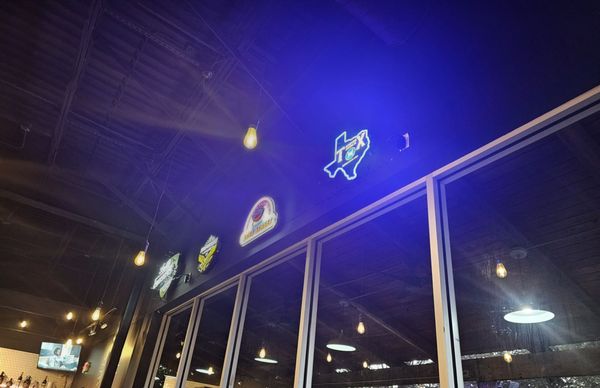 Aviator Pizza & Drafthouse by null