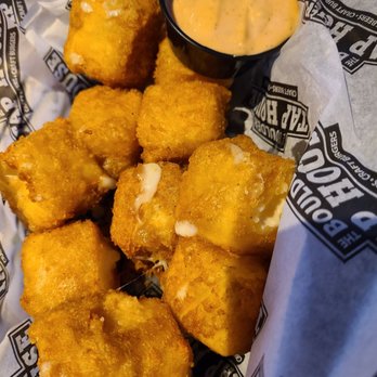 Boulder Tap House - White cheddar cheese curds with the house sauce - Chicken Wings Near Me - Rochester, Minnesota