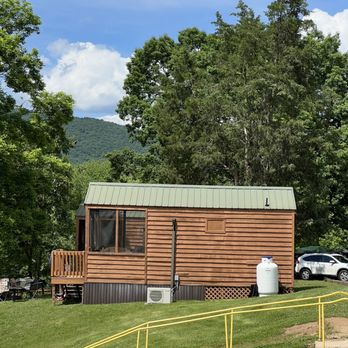 Yogi Bear's Jellystone Park - Cabin - Campgrounds Near Me - Natural Bridge Station, Virginia