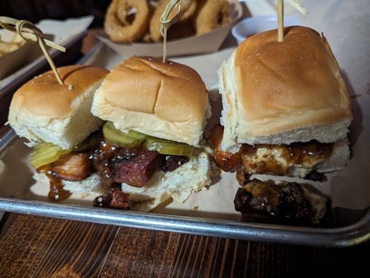 Brick’s Pub by null