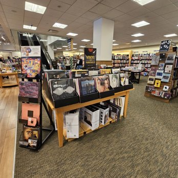 BARNES & NOBLE - Updated September 2025 - 45 Photos & 43