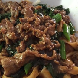 Beef Chow Fun (with gravy) veggies were delish and tasty! Not overly greasy.