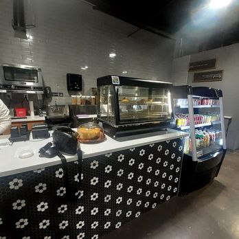 Papelon Arepa Bar - Counter. Cold reach for beverages. Pastries display. - Venezuelan Near Me Papelon Arepa Bar - Counter. Cold reach for beverages. Pastries display. - Venezuelan Near Me
