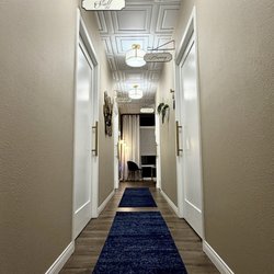 Mags Cathey Spa - Hallway on the street side suite