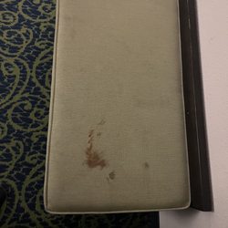 Holiday Inn Richmond - Dirty furniture