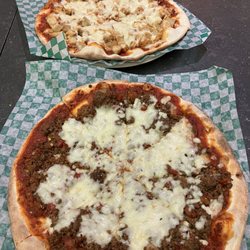 Chez Fourna - Spicy beef pizza and chicken pizza.