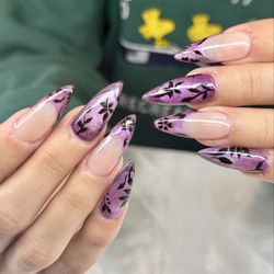 Spotlight Lashes & Nails