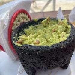 Yaya Beach Club - Best guac