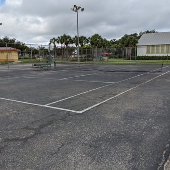 Roberto Clemente Park - Tennis at Roberto Clemente Park, Fort Myers - Parks Near Me - Fort Myers, Florida Roberto Clemente Park - Tennis at Roberto Clemente Park, Fort Myers - Parks Near Me - Fort Myers, Florida