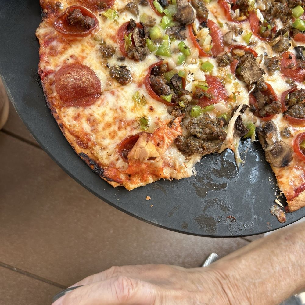 Farmer in the Dells - Pizza - Restaurants Near Me - Wisconsin Dells, Wisconsin