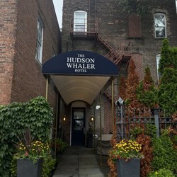 The Hudson Whaler Hotel - Back Entrance