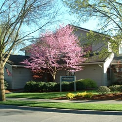 Hart Insurance - 321 SE I St