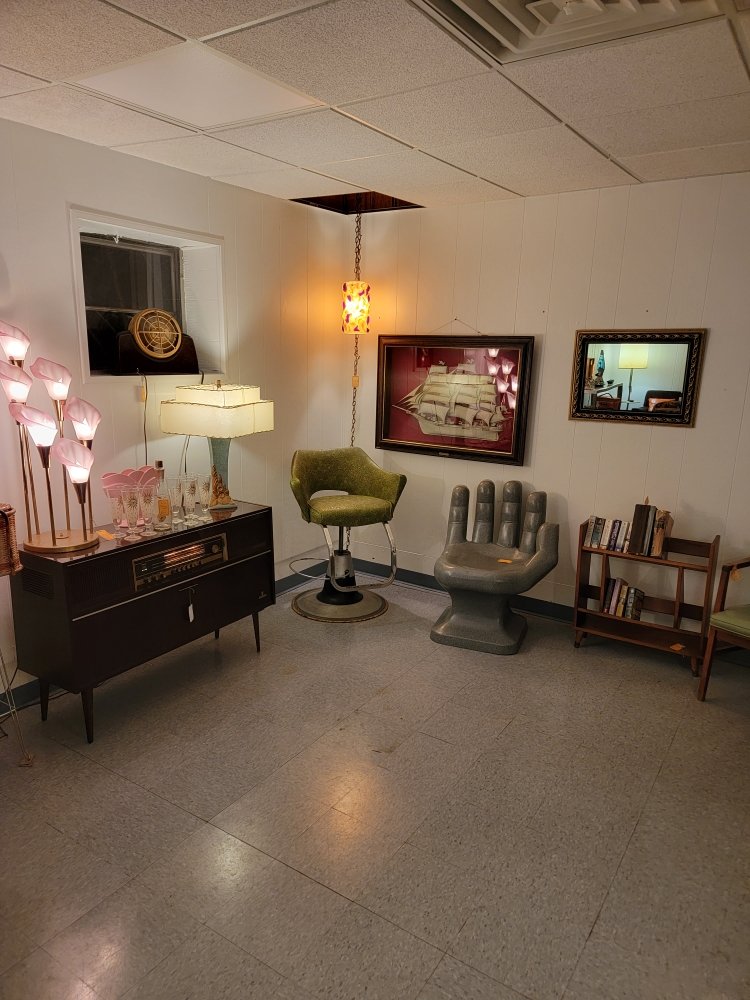 VINTAGE UNDERGROUND Updated October 2024 18 Photos 2450 Hwy 28