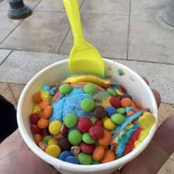 I scream with candeez bruh