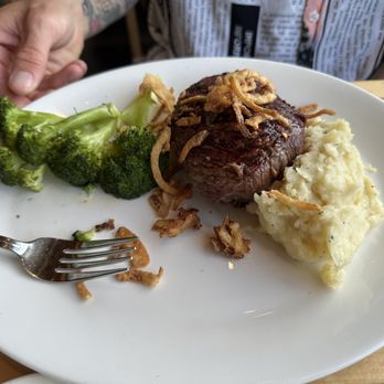 Anthony's at Cap Sante Marina - Steak - Seafood Near Me - Anacortes, Washington