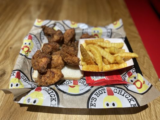 Dave's Hot Chicken by null