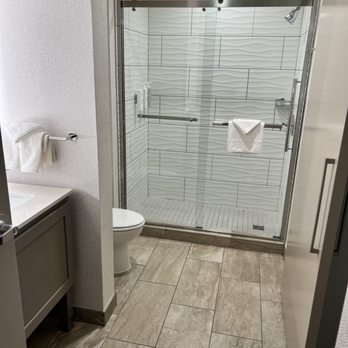 Embassy Suites by Hilton Round Rock - Nice big shower - Hotels Near Me - Round Rock, Texas Embassy Suites by Hilton Round Rock - Nice big shower - Hotels Near Me - Round Rock, Texas