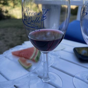 River Belle Inn - Happy hour...homemade pizza, local wine, beautiful weather... life is good - Hotels Near Me - Healdsburg, California River Belle Inn - Happy hour...homemade pizza, local wine, beautiful weather... life is good - Hotels Near Me - Healdsburg, California