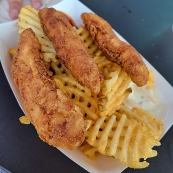 Cedar Point - Fries were meh, but the chicken was thick - Amusement Parks Near Me - Sandusky, Ohio