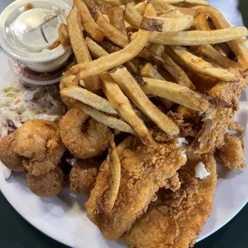 Lucky's Sports Shack - Fried Seafood Platter - American Near Me - Cayce, South Carolina Lucky's Sports Shack - Fried Seafood Platter - American Near Me - Cayce, South Carolina