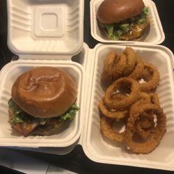Le Ptit Robicheau - The Signature Robicheau Burger