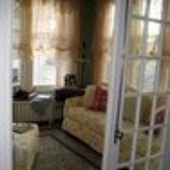 A G Thomson House - Sun Room - Bed & Breakfast Near Me - Duluth, Minnesota A G Thomson House - Sun Room - Bed & Breakfast Near Me - Duluth, Minnesota