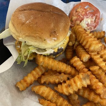 Backyard - Desert Ridge - American burger - Sports Bars Near Me - Phoenix, Arizona