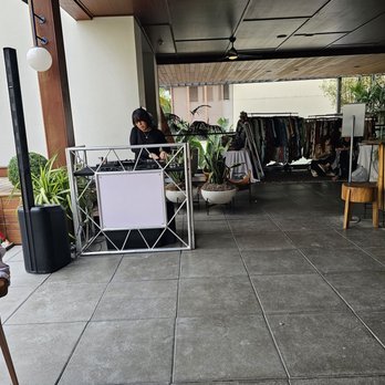 Hideout - Bars Near Me - Honolulu, Hawaii