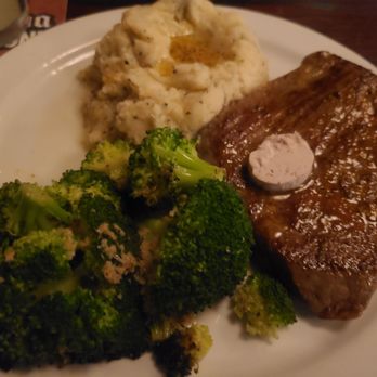 4th Street Bar & Grill - Flat Iron Steak with Mashed Potatoes & Broccoli - I wouldn't order again - Bars Near Me - La Center, Washington 4th Street Bar & Grill - Flat Iron Steak with Mashed Potatoes & Broccoli - I wouldn't order again - Bars Near Me - La Center, Washington
