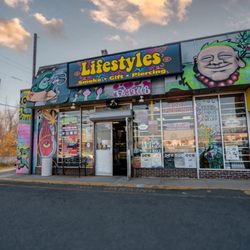 Lifestyles of Waterbury - Lifestyles location outside in Waterbury.