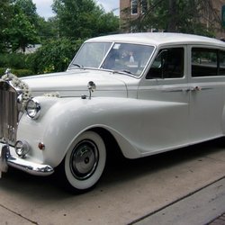 White Knight Transportation - Rolls Royce Princess Limousine perfect for a bride and groom or even for a princess birthday party.