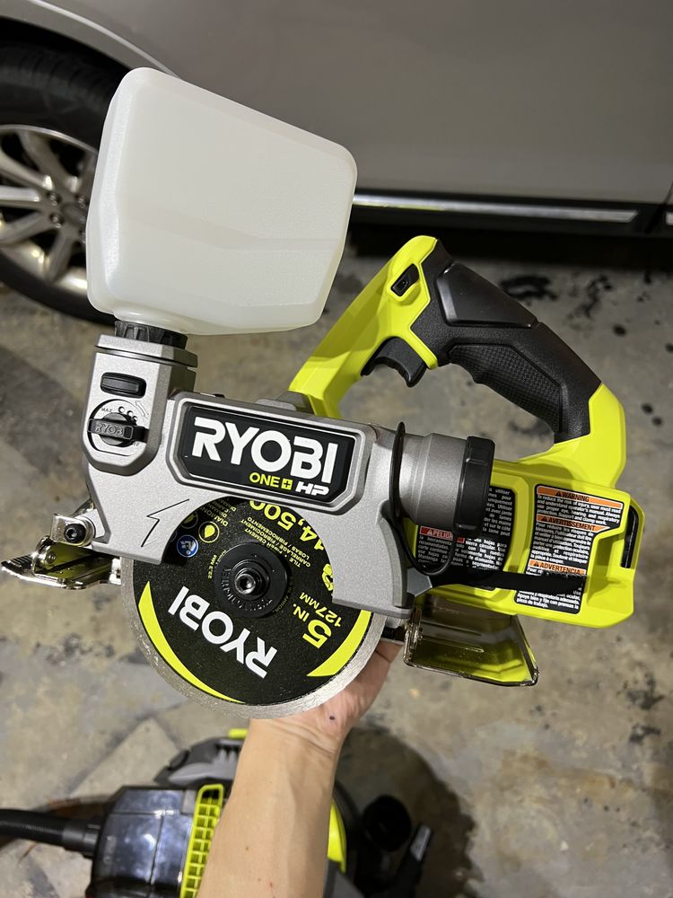 Slide of Davies Tile Hardwood & LVT