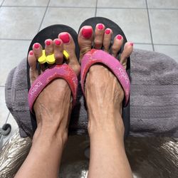 Polished Nail Lounge - Perfect Pedi despite my toe issues