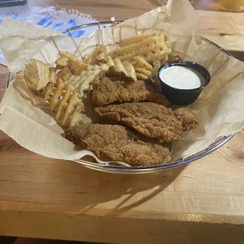 Lake Street Pub - Chicken strips - American Near Me - Boyne City, Michigan