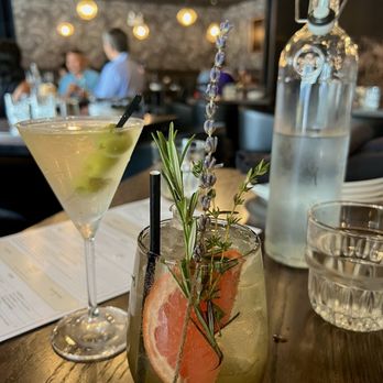 Wolf & Company - G&T and dirty martini - Cocktail Bars Near Me - Chicago, Illinois Wolf & Company - G&T and dirty martini - Cocktail Bars Near Me - Chicago, Illinois