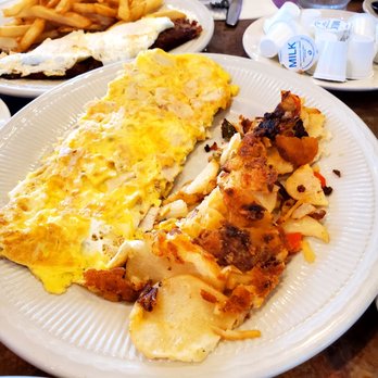 Carle Place Diner - Turkey Omelet with Home Fries - Diners Near Me - Carle Place, New York