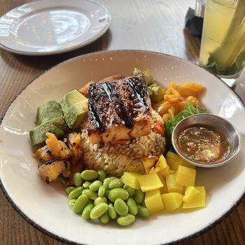 Marabu Restaurant - salmon bowl - Cuban Near Me - Miami, Florida Marabu Restaurant - salmon bowl - Cuban Near Me - Miami, Florida