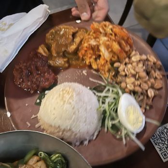 Laut - Thai Near Me - New York, New York Laut - Thai Near Me - New York, New York