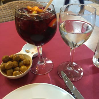 Trotamundo Tapas - Olives and sangria - Tapas Bars Near Me - Barcelona, B
