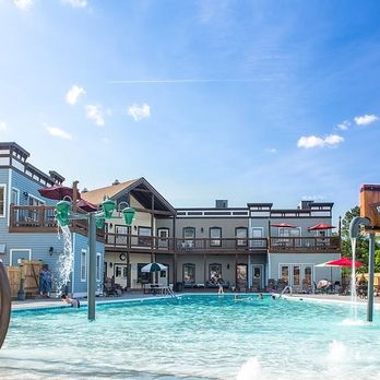 Skyline Ranch Resort - Beautiful Salt water walk in pool with water features. - Resorts Near Me - Front Royal, Virginia